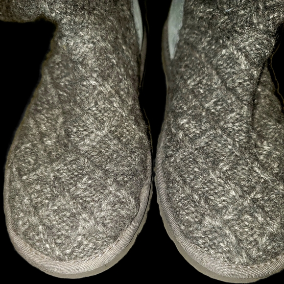 UGG™ Charcoal Lattice Cardy Boots - Picture 4 of 7